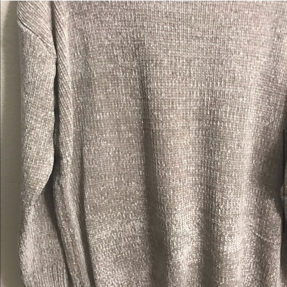 2367. 🛑AT COST ! CHENILLE LAST 3! soft lightweight gray grey silver sweater - Picture 5 of 8